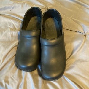 Worn once Dansko size 40 black clogs.